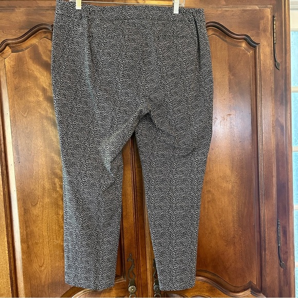 Talbots Chatham Ankle Pants Black and White Falling Lines Print size 16W Petite - Picture 4 of 16